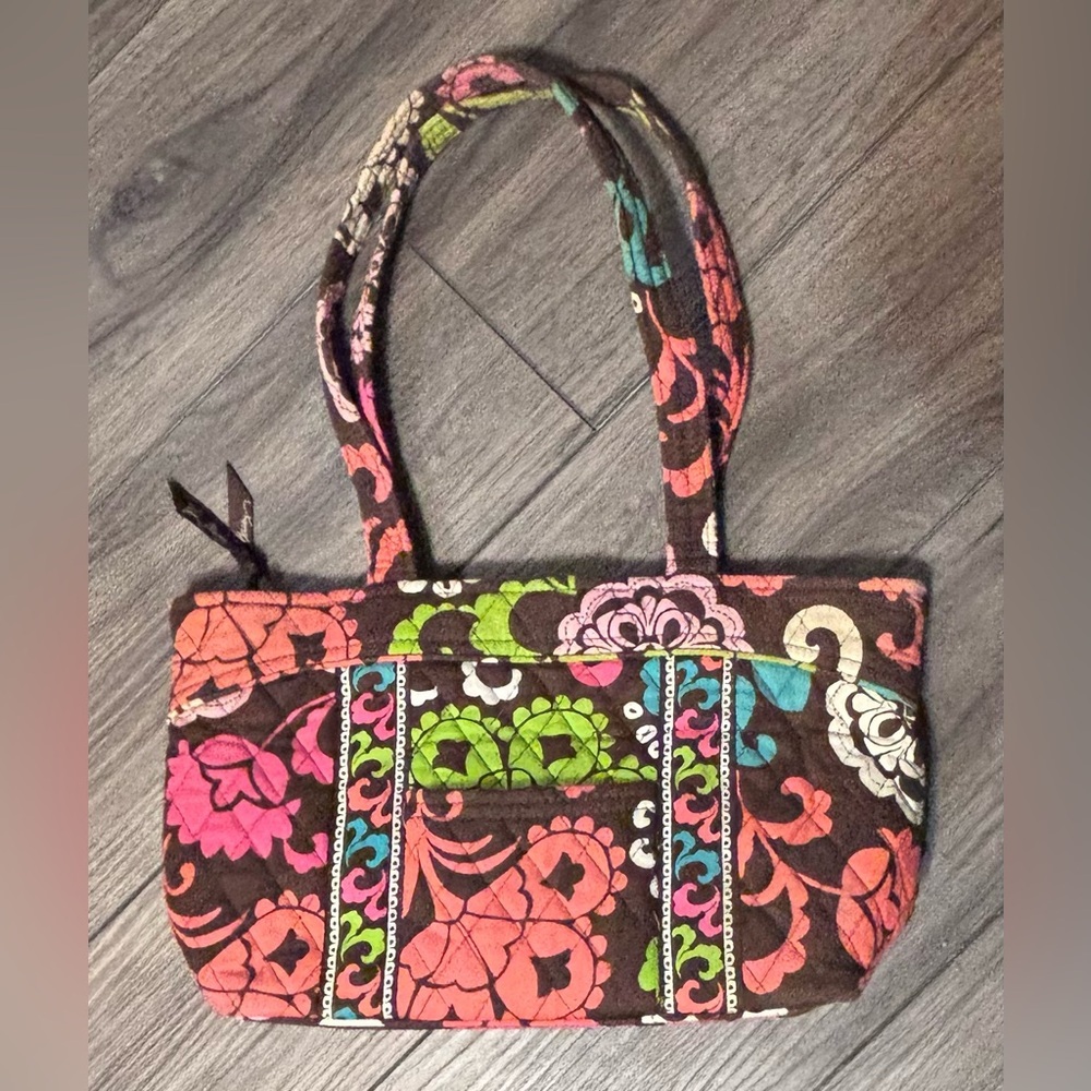 Vera Bradley Flowered Purse
Colorful Patterned Women's Bag
In Great condition